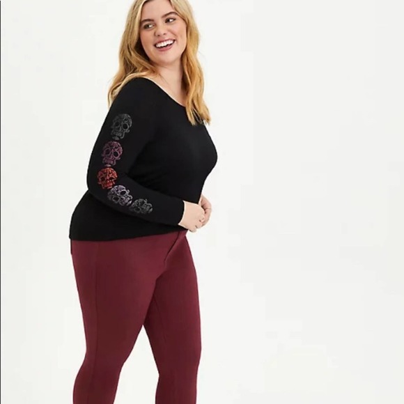 TORRID WOMEN'S OFF SHOULDER TOP-BLACK SKULL TOP SIZE 4X NWT - Picture 2 of 4